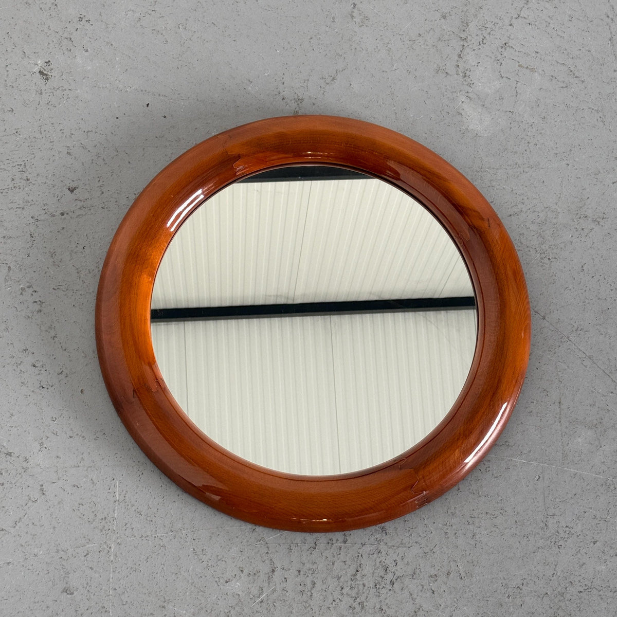 Round Mirror with Thick Frame in Amber Wood
