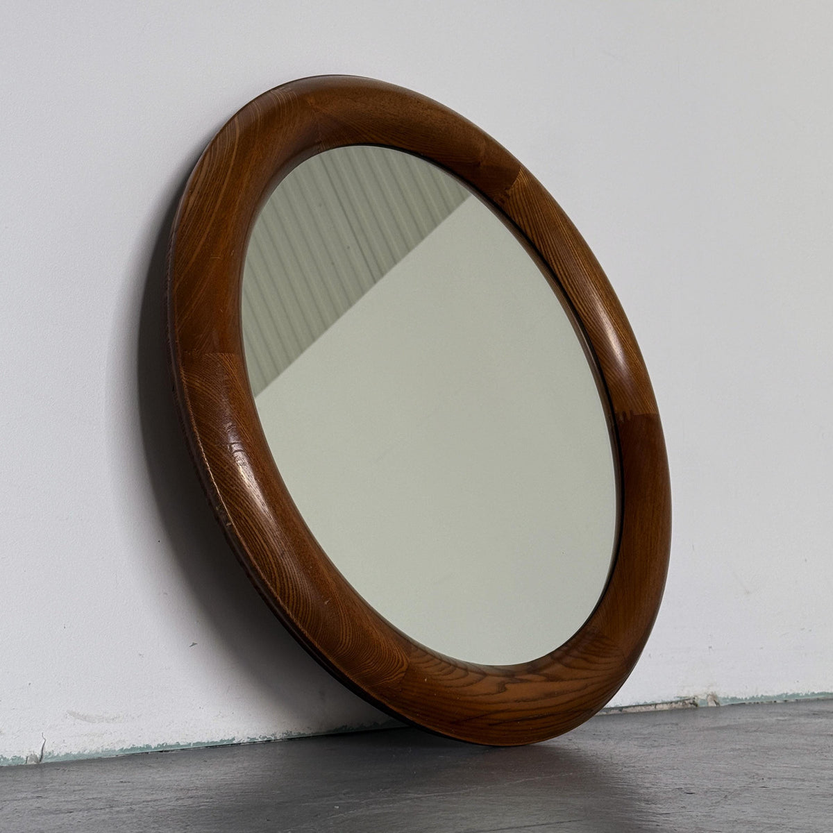 Round Mirror with Thick Frame in Honey Wood