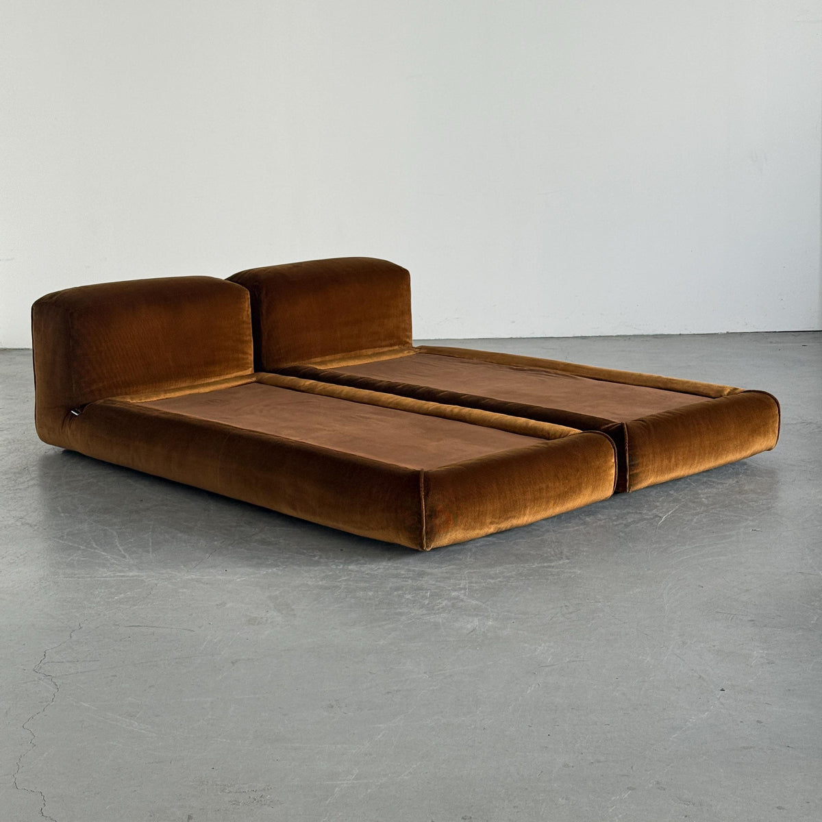 Le Mura Daybeds by Mario Bellini for Cassina