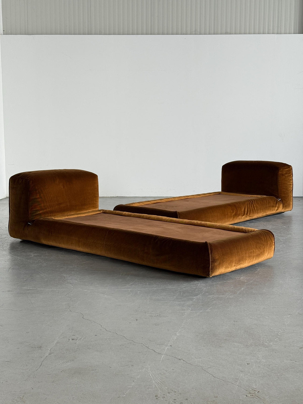 Le Mura Daybeds by Mario Bellini for Cassina