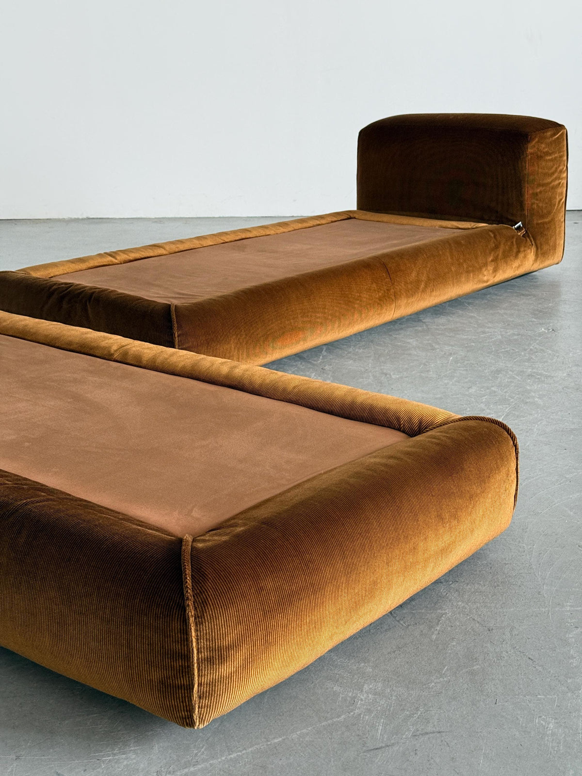 Le Mura Daybeds by Mario Bellini for Cassina