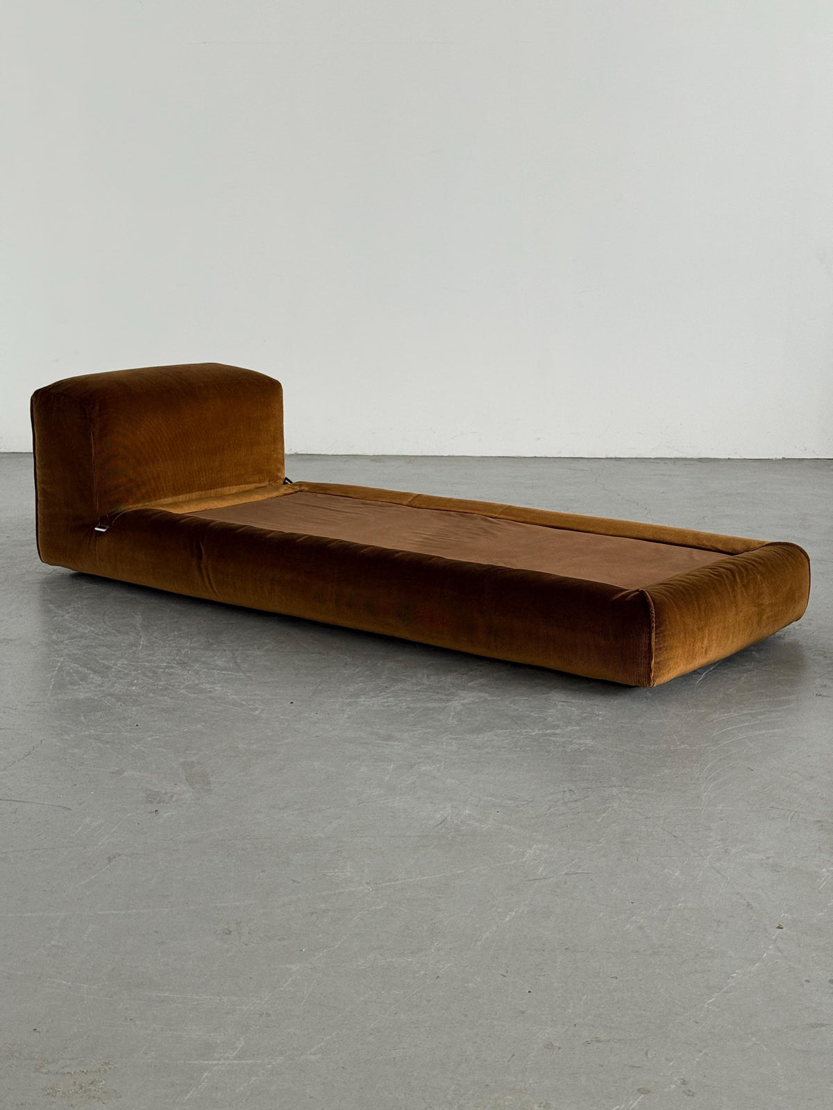Le Mura Daybeds by Mario Bellini for Cassina