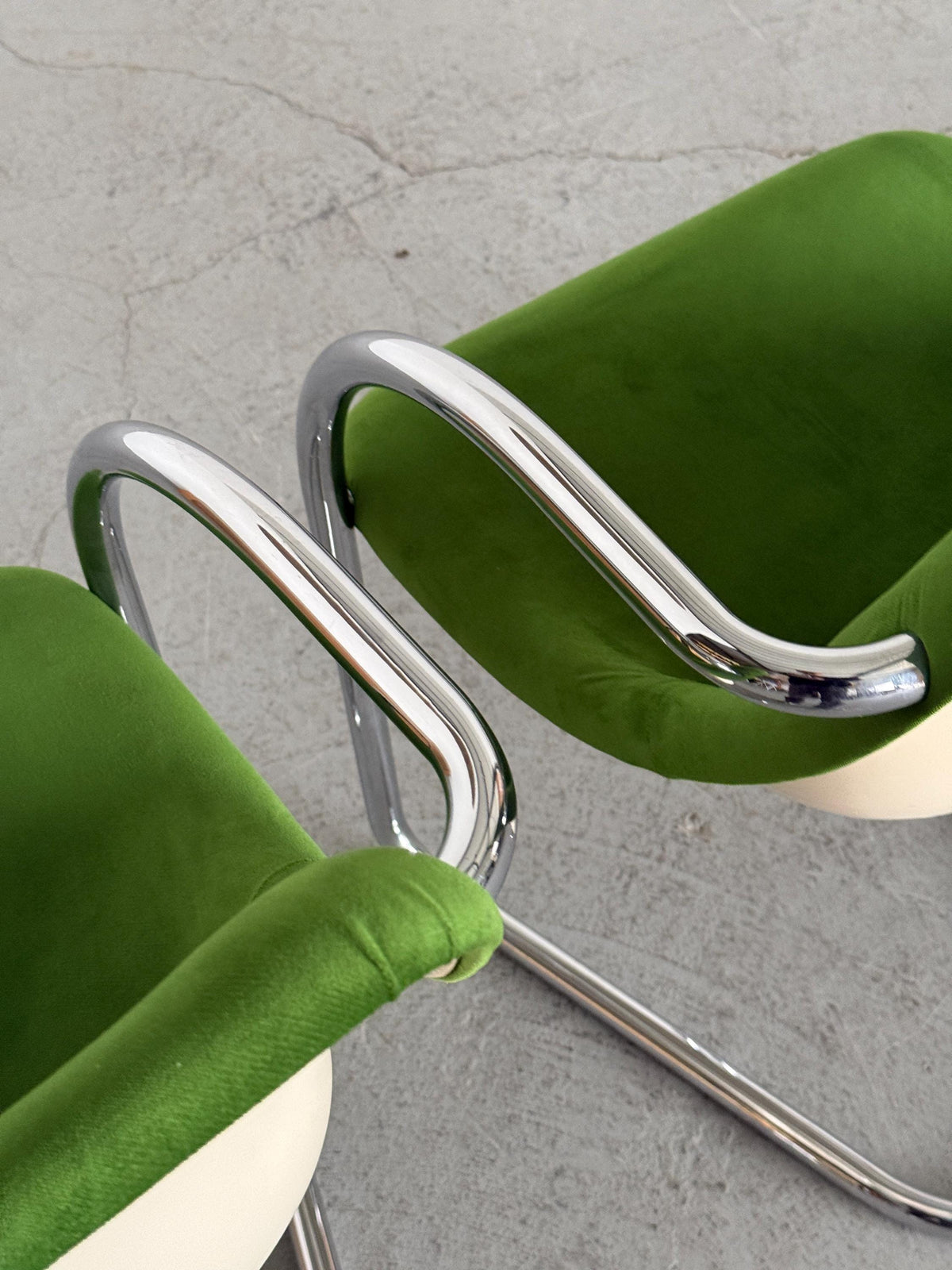 Green Velvet Cantilever Armchairs Attributed to Giovanni Offredi