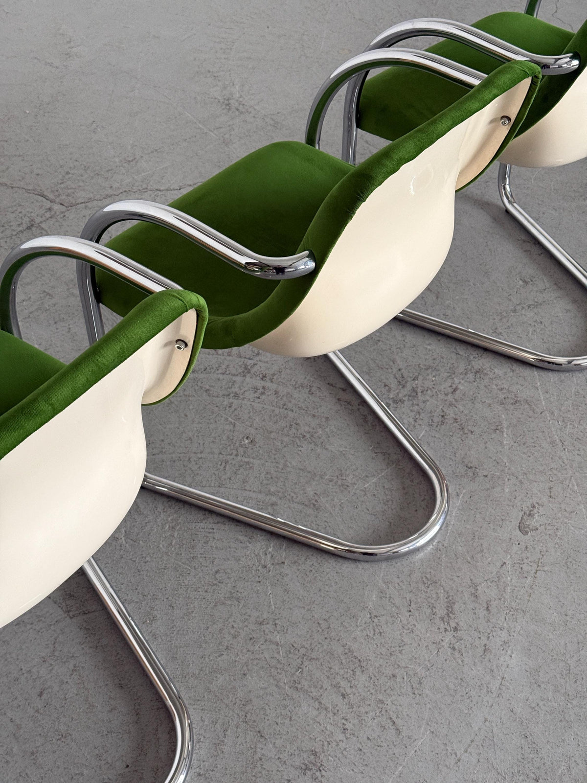 Green Velvet Cantilever Armchairs Attributed to Giovanni Offredi