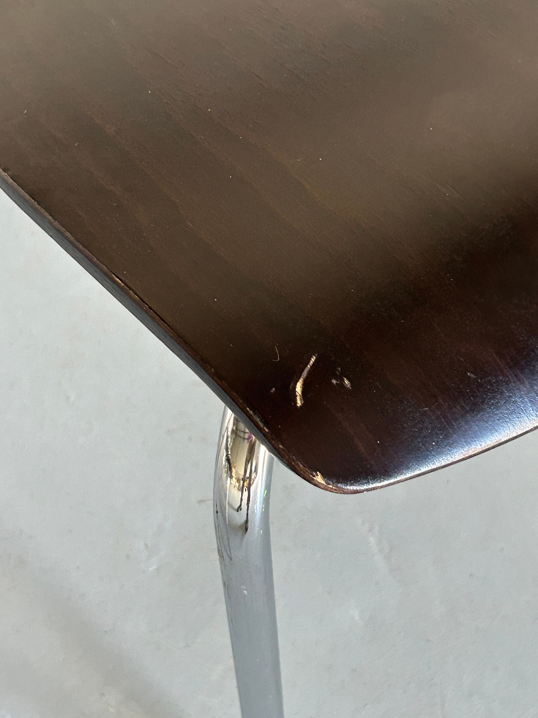 Set of 4 Vintage Italian Sculptural Memphis Design Postmodern Curved Stackable Dining Chairs in Bent Plywood and Chrome, 1980s Italy