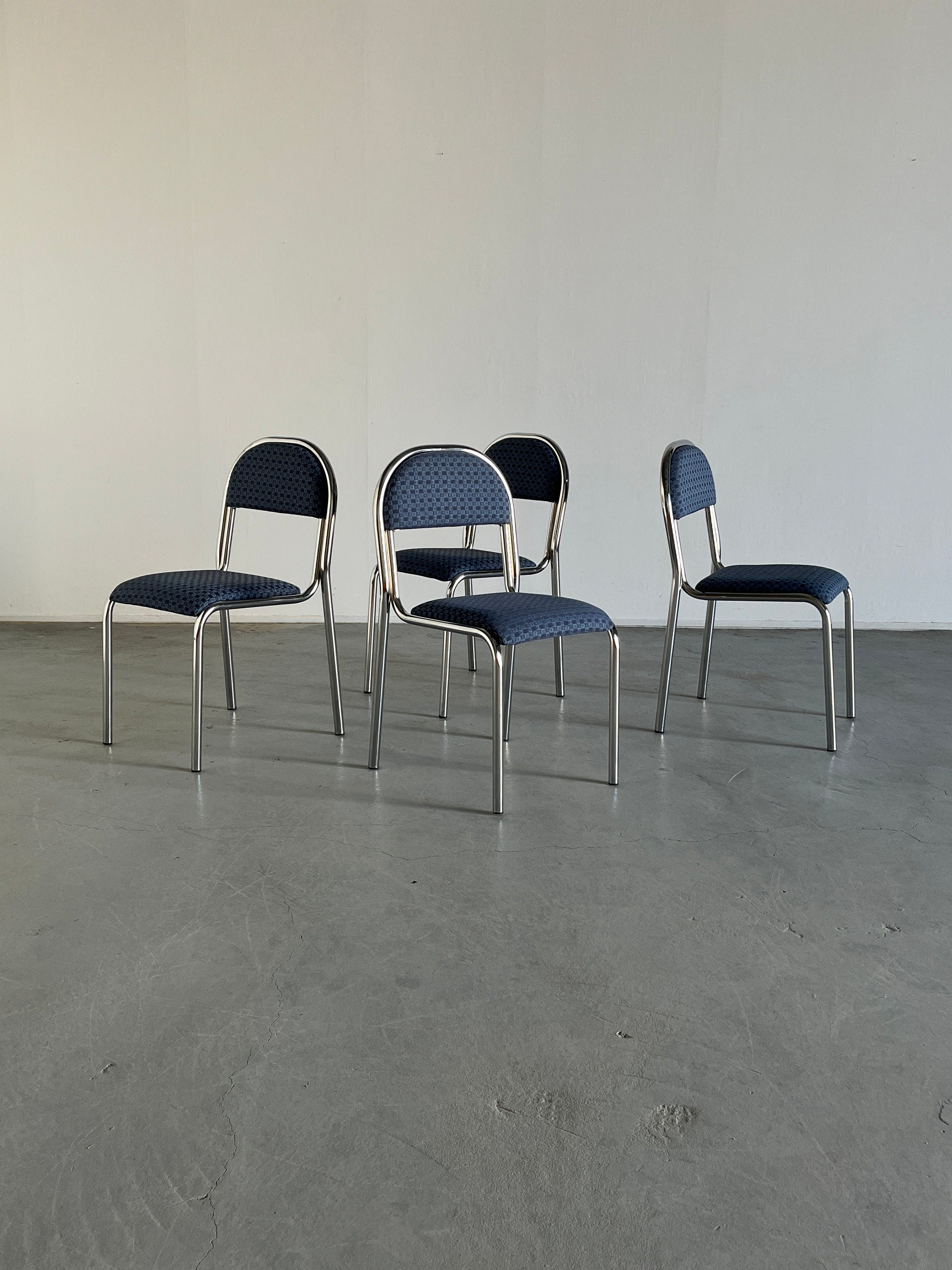 Set of 4 Vintage Italian Bauhaus Style Curved Chrome Tubular Steel Stackable Dining Chairs, 1980s Italy