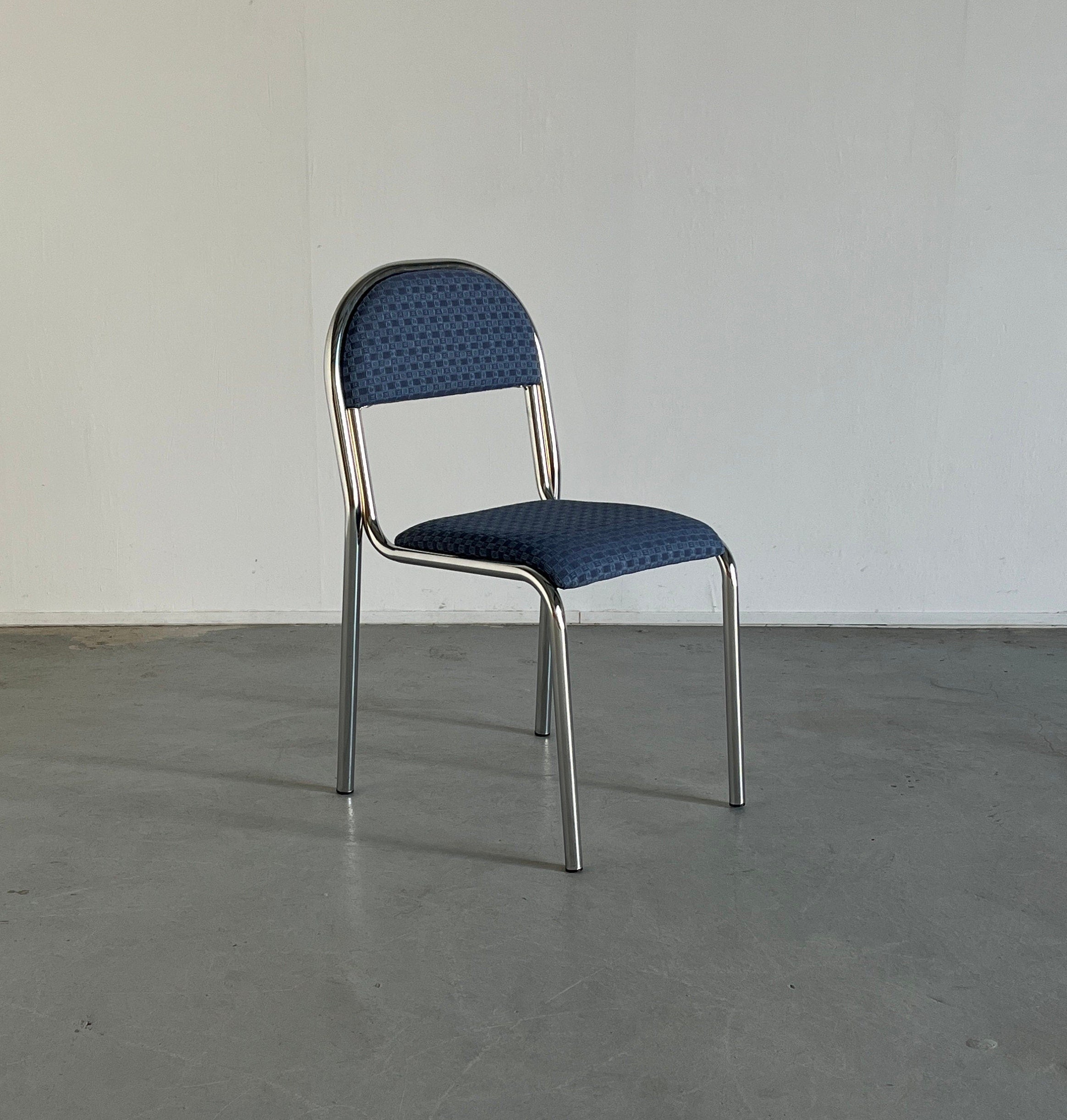 Set of 4 Vintage Italian Bauhaus Style Curved Chrome Tubular Steel Stackable Dining Chairs, 1980s Italy