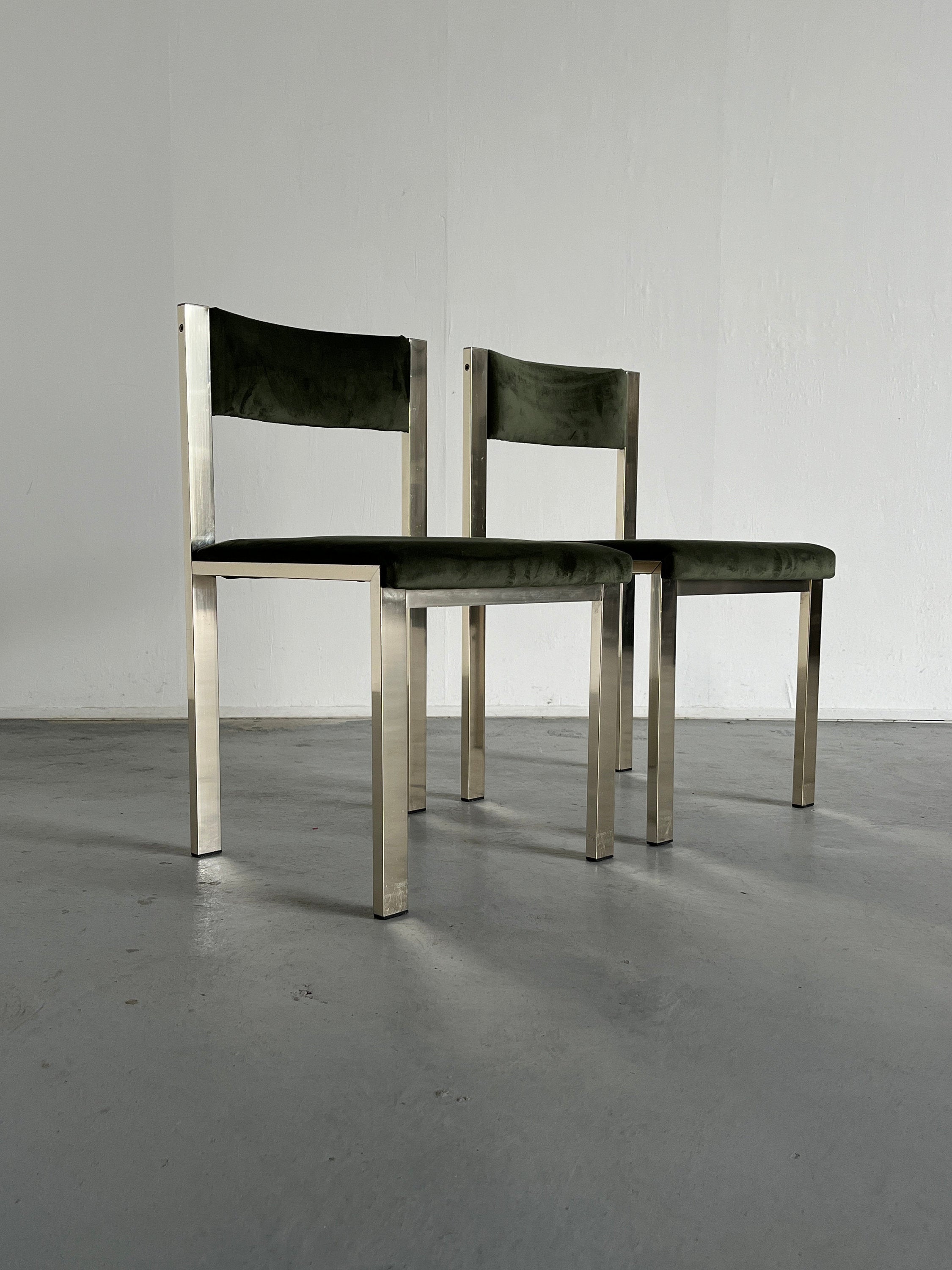 Italian Modernist Chairs in Chrome Metal and Green Velvet by Interoffice Italy, 1970s