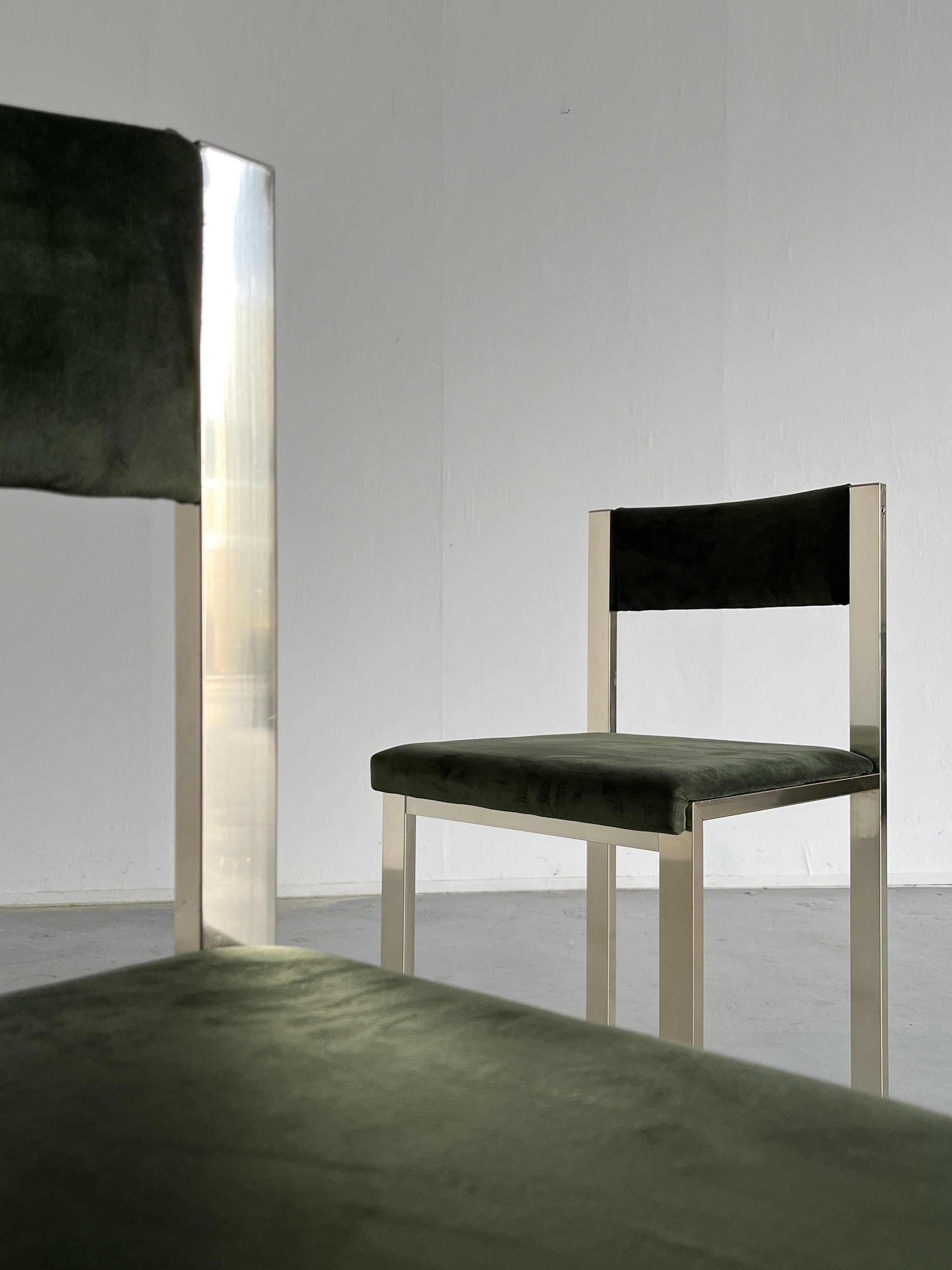 Italian Modernist Chairs in Chrome Metal and Green Velvet by Interoffice Italy, 1970s