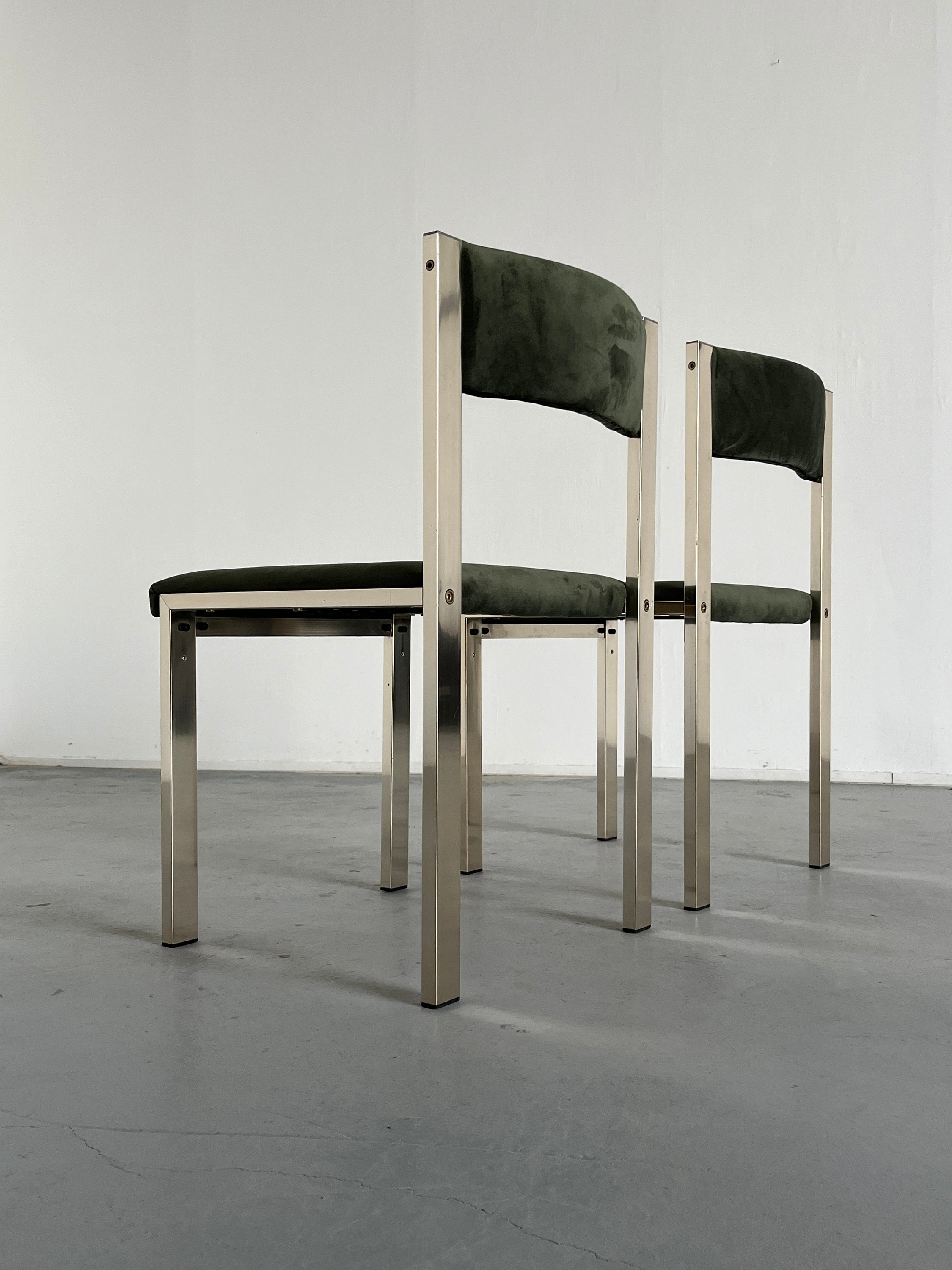 Italian Modernist Chairs in Chrome Metal and Green Velvet by Interoffice Italy, 1970s