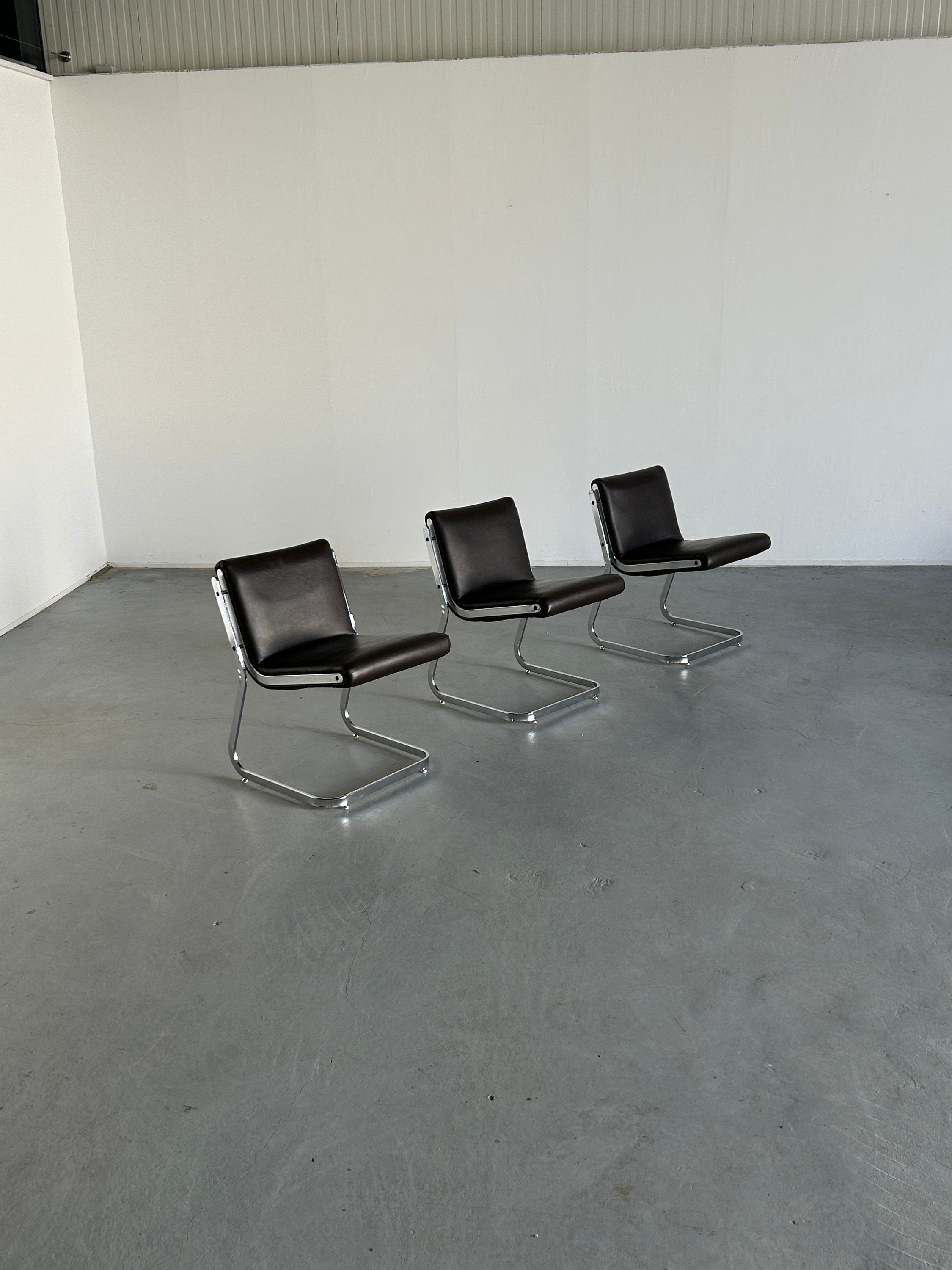 Italian Space Age Cantilever Lounge Chairs, 1970s