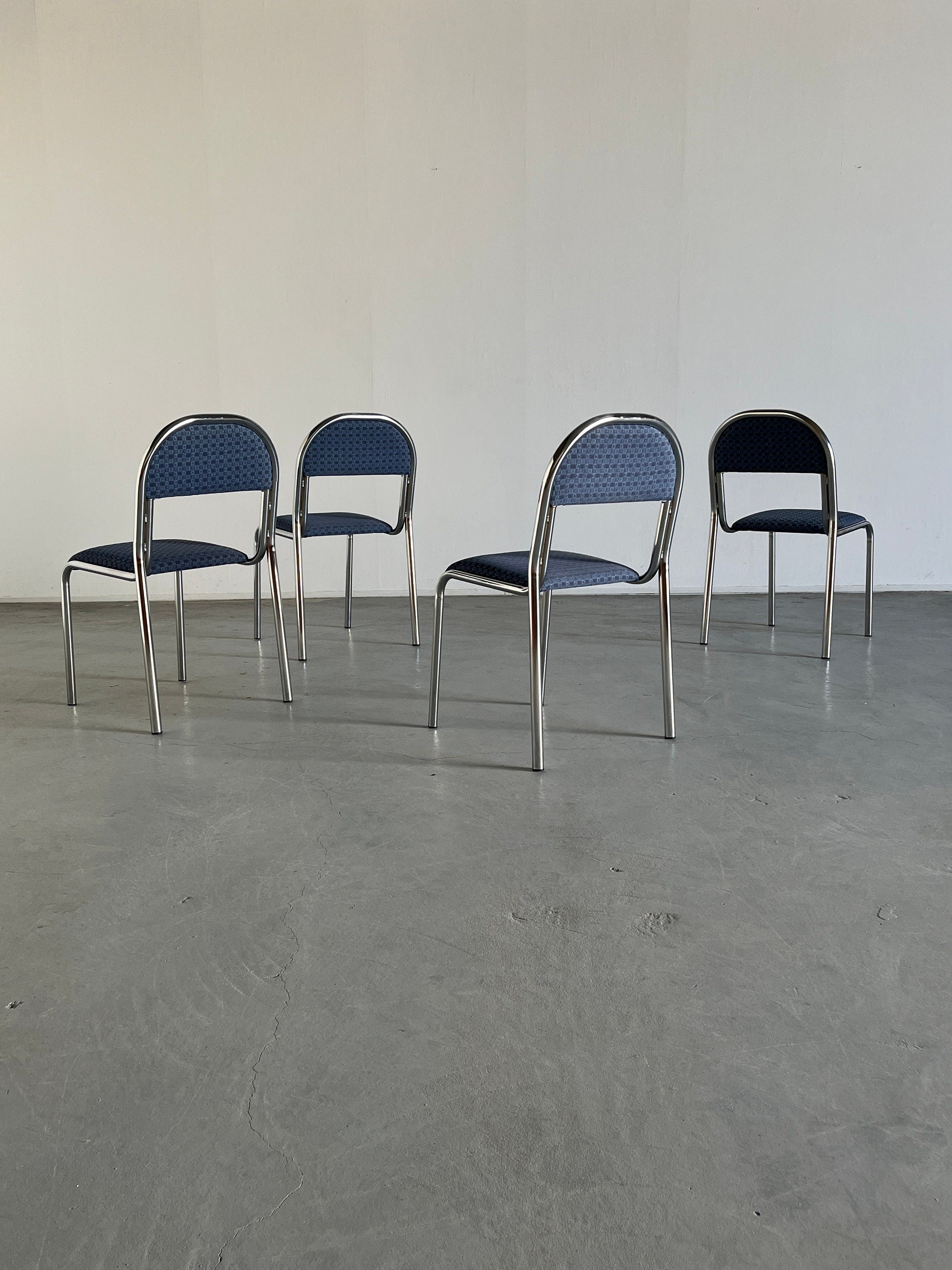 Set of 4 Vintage Italian Bauhaus Style Curved Chrome Tubular Steel Stackable Dining Chairs, 1980s Italy