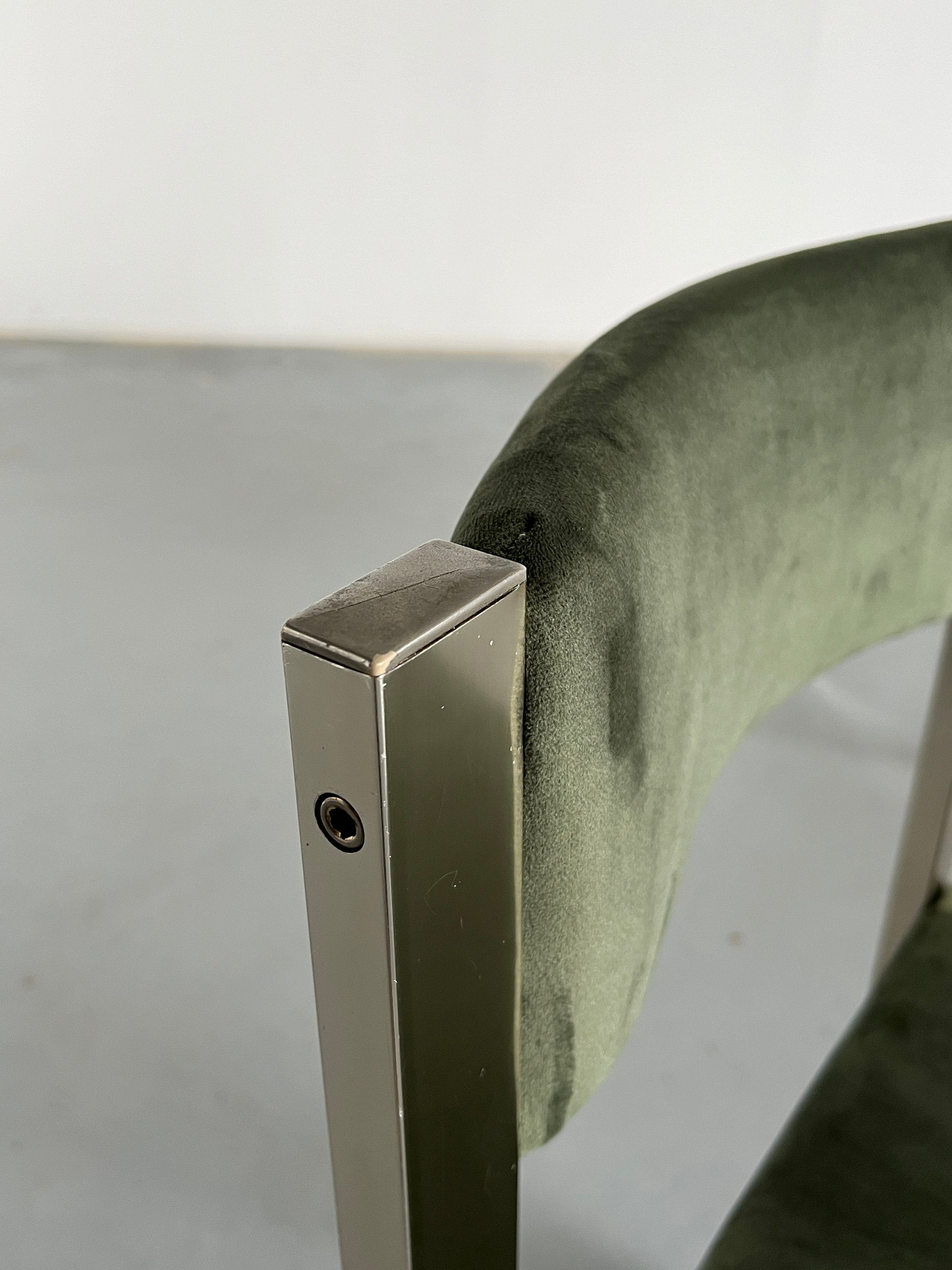 Italian Modernist Chairs in Chrome Metal and Green Velvet by Interoffice Italy, 1970s