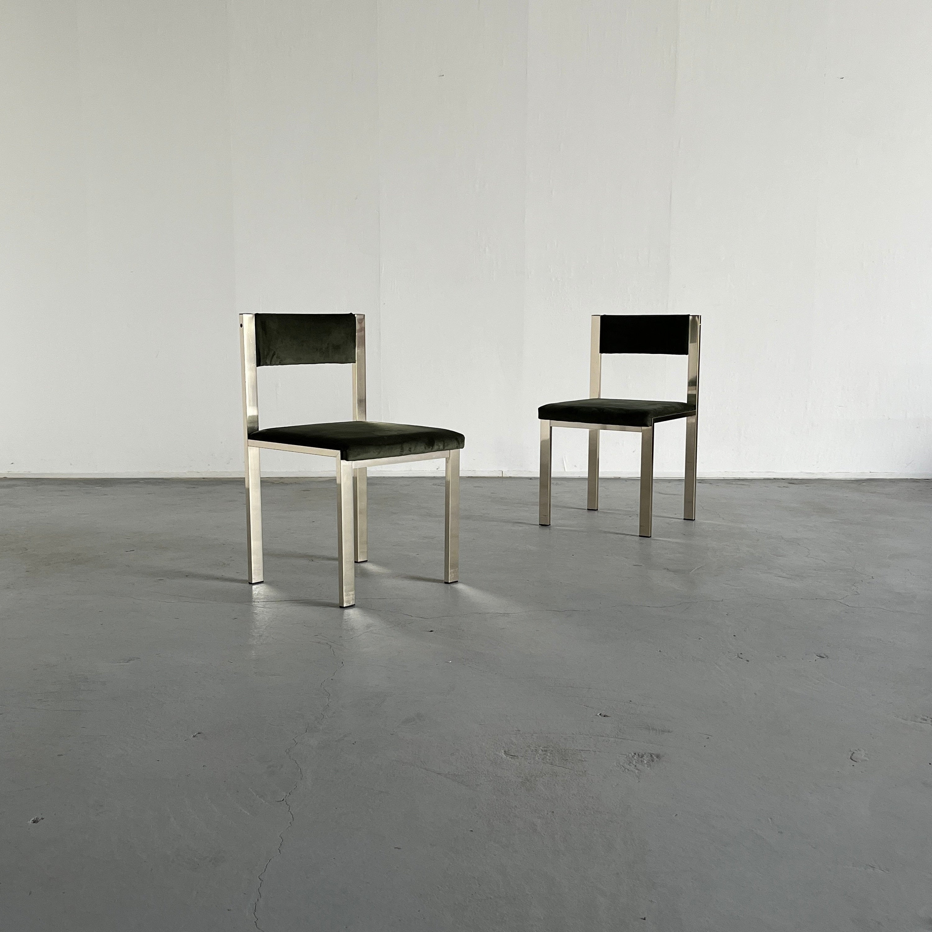 Italian Modernist Chairs in Chrome Metal and Green Velvet by Interoffice Italy, 1970s