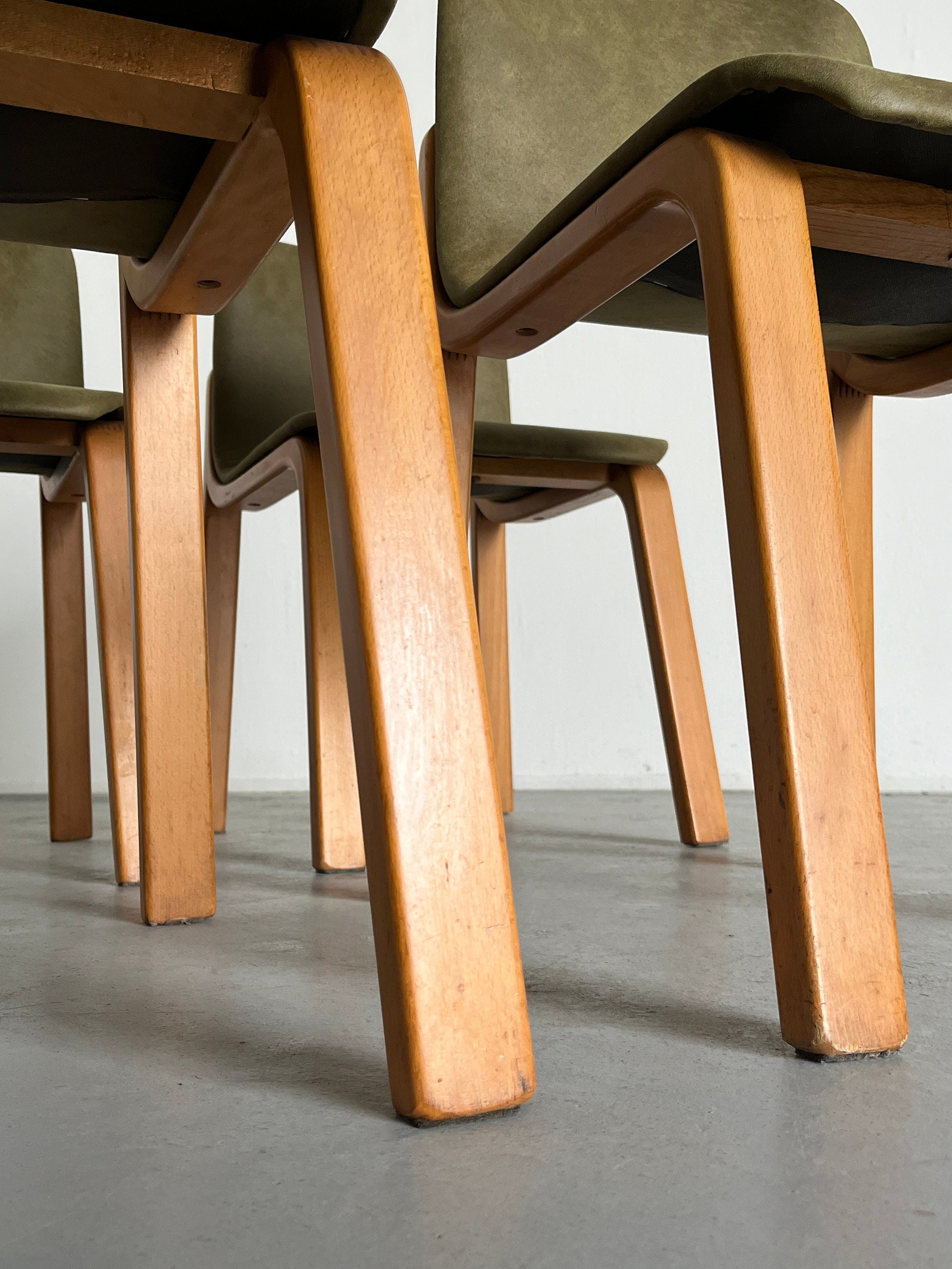 Set of 4 Elegant Italian Mid-Century Modern Bentwood Dining Chairs in Olive Green Padded Upholstery, 1970s