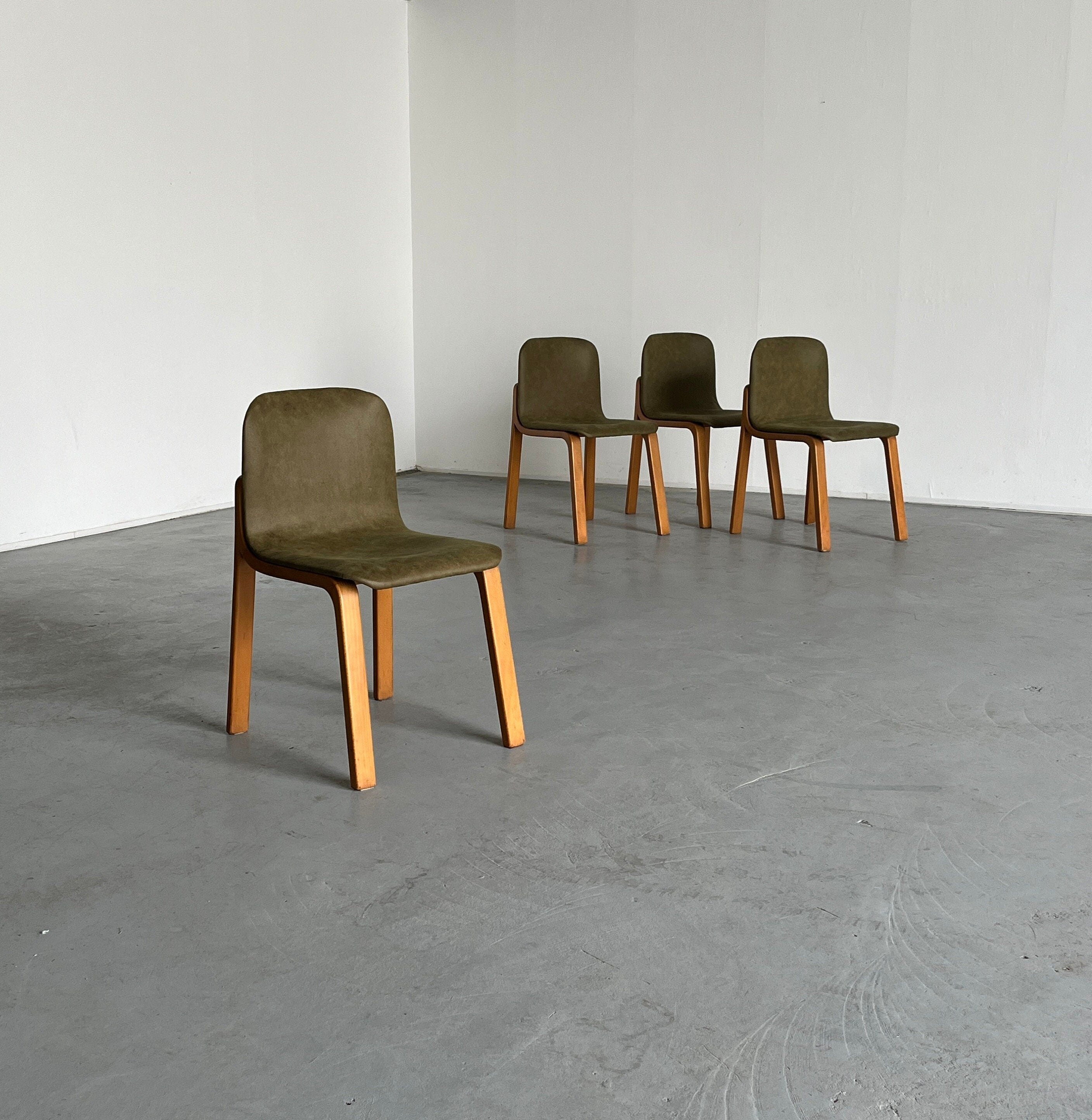Set of 4 Elegant Italian Mid-Century Modern Bentwood Dining Chairs in Olive Green Padded Upholstery, 1970s