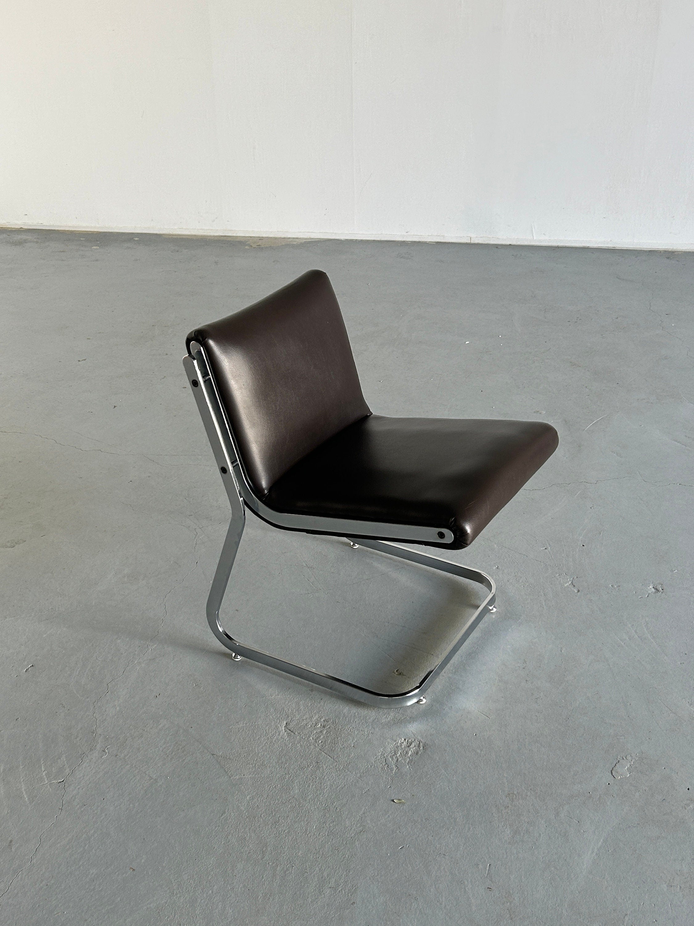 Italian Space Age Cantilever Lounge Chair, 1970s