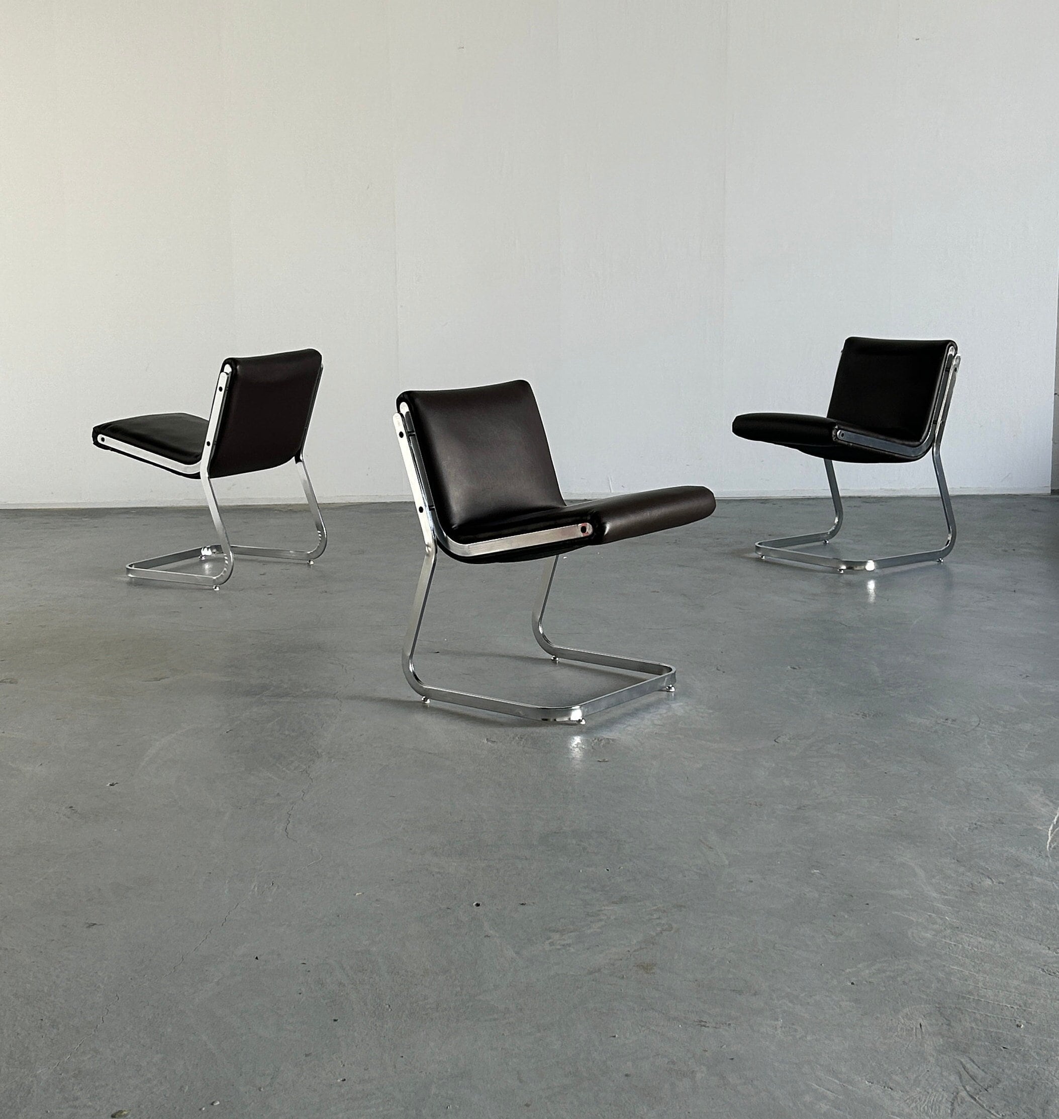 Italian Space Age Cantilever Lounge Chairs, 1970s