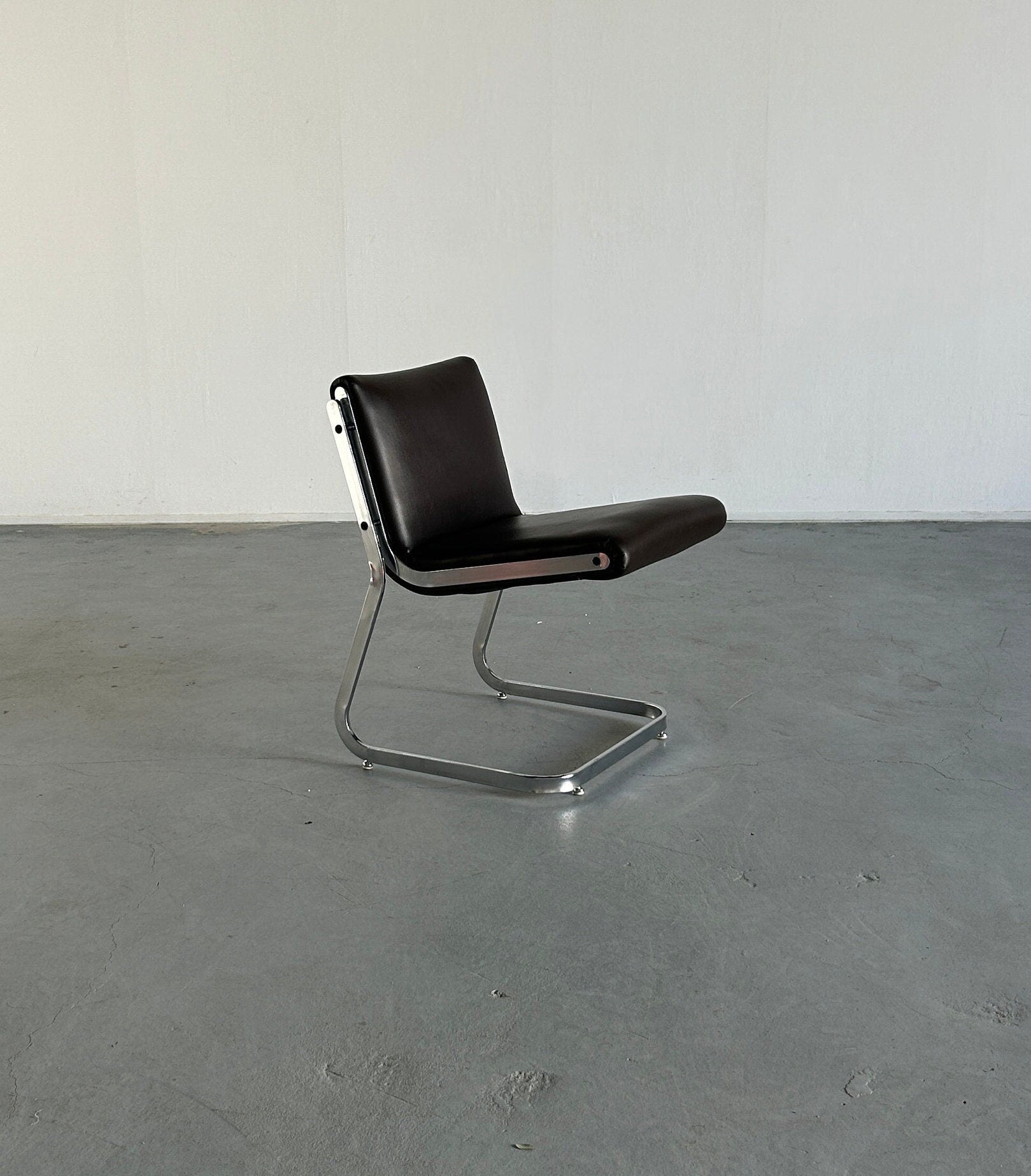 Italian Space Age Cantilever Lounge Chair, 1970s