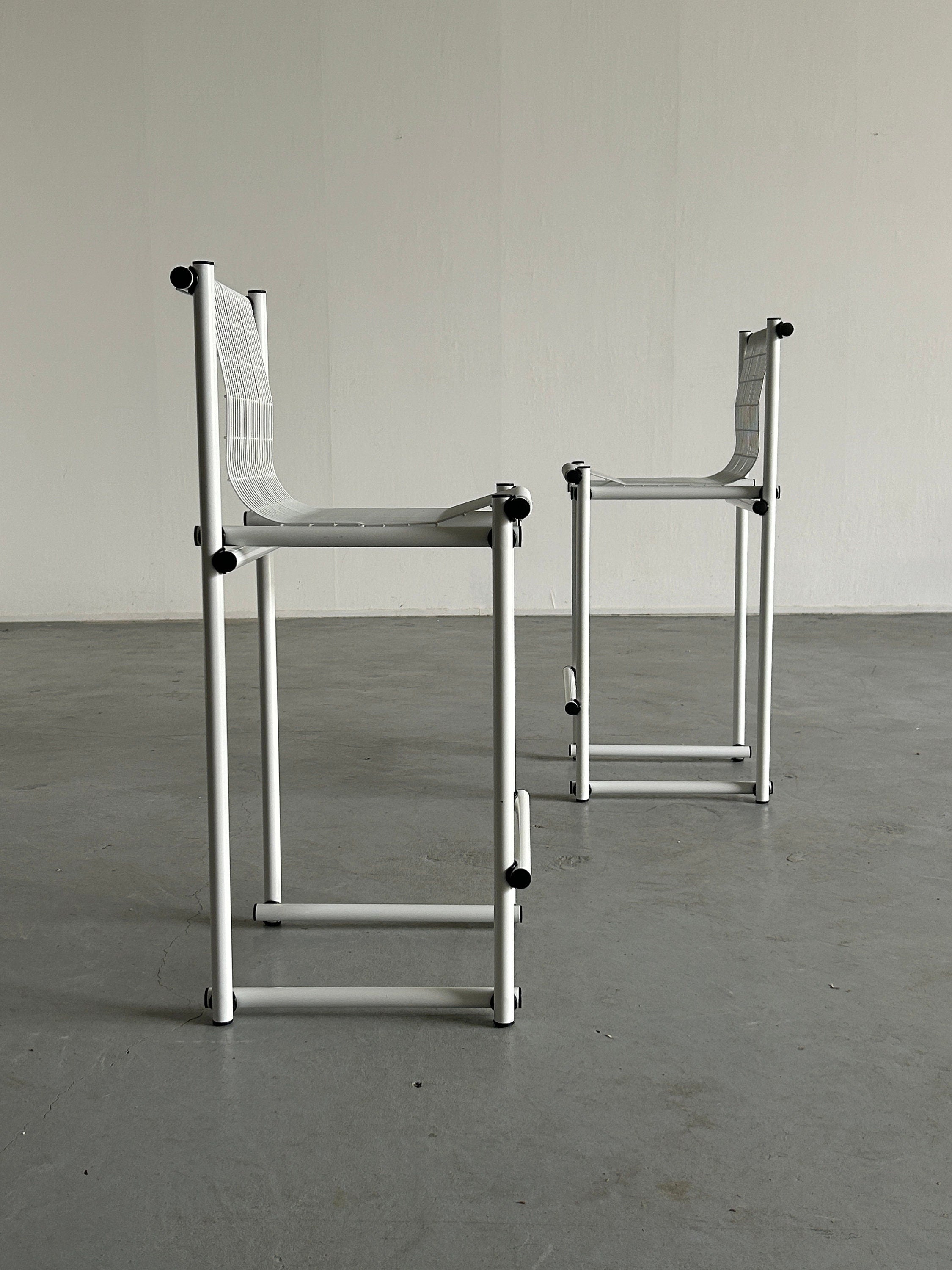 Pair of Vintage Constructivist Wire Bar Chairs in White Coated Metal, 1980s Italy