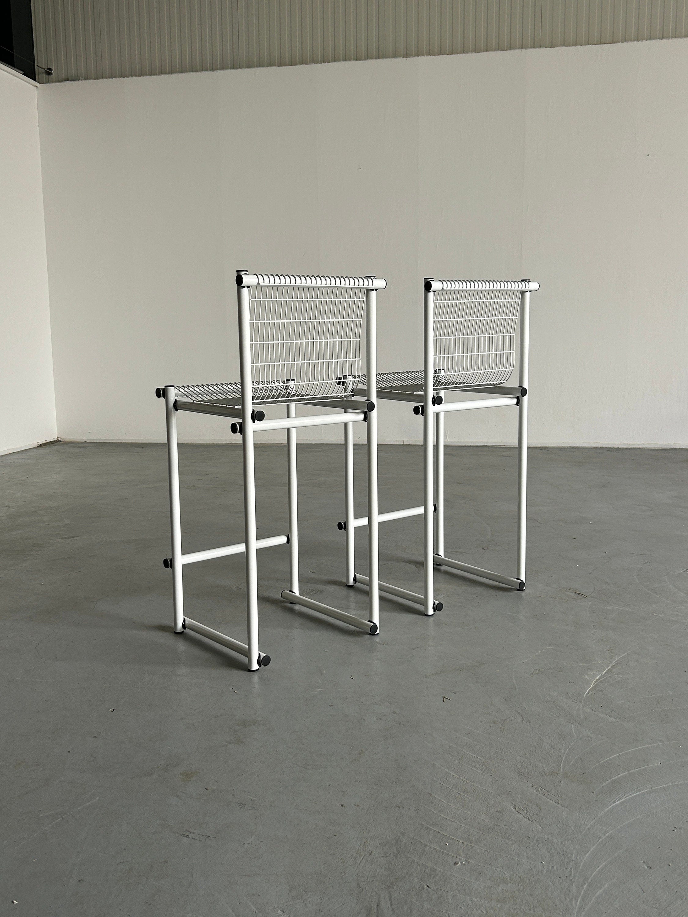 Pair of Vintage Constructivist Wire Bar Chairs in White Coated Metal, 1980s Italy
