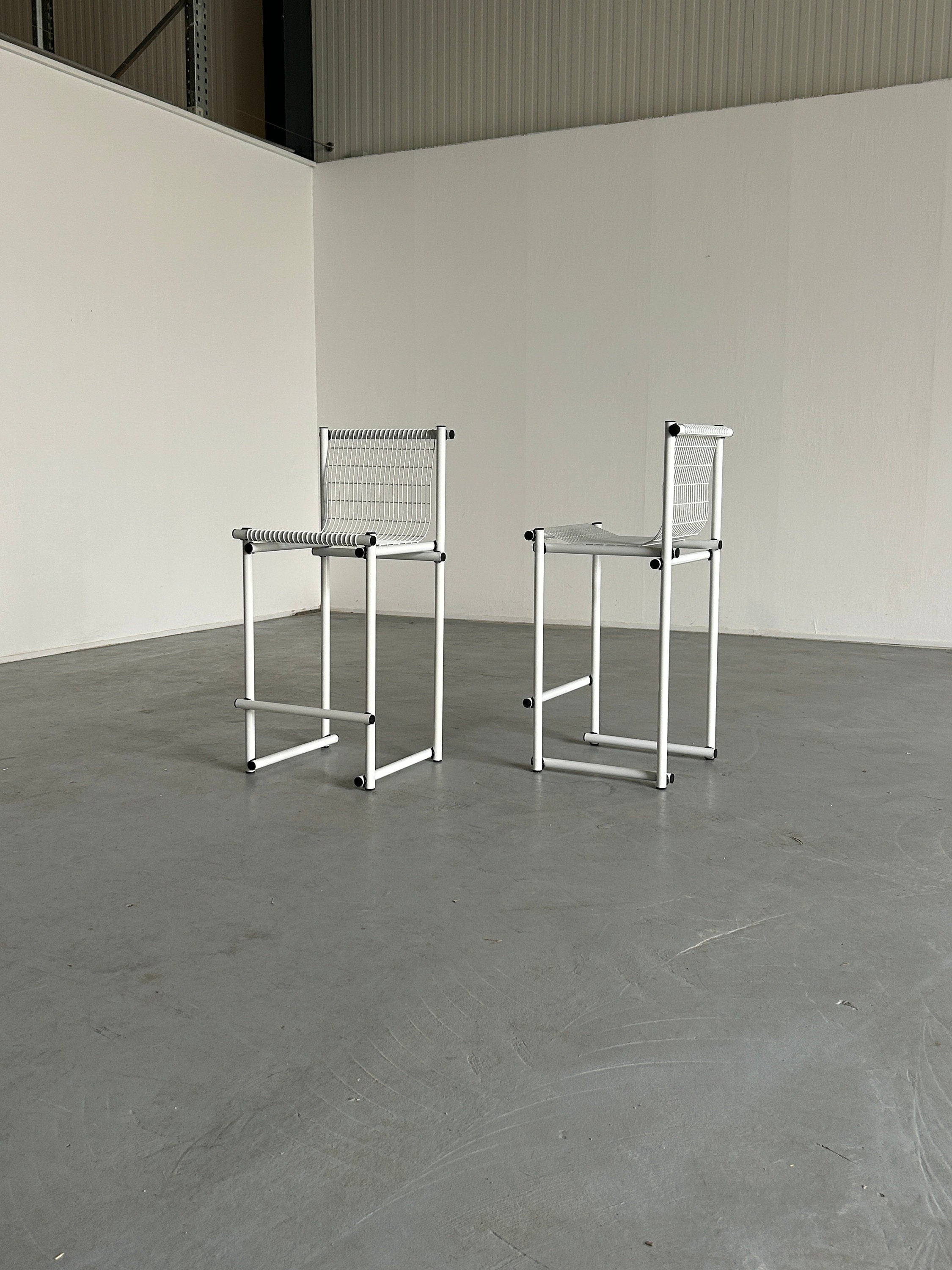 Pair of Vintage Constructivist Wire Bar Chairs in White Coated Metal, 1980s Italy